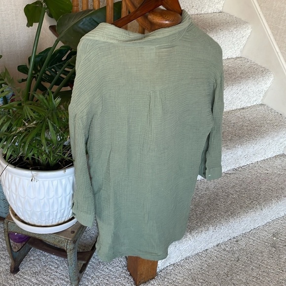 Kona Sol Green Gauzy Button-Up Beach Shirt - Picture 4 of 9